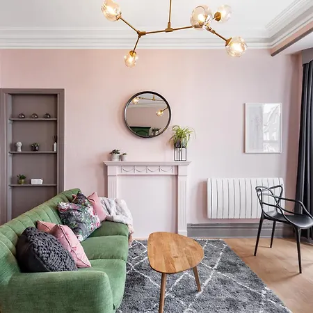 Beautiful Georgian In Centre Apartment