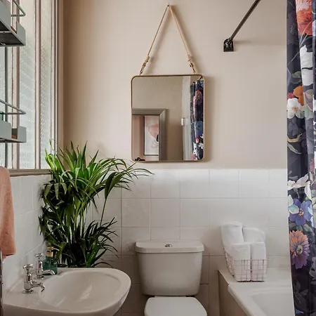 Beautiful Georgian In Centre *