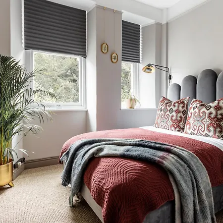 Beautiful Georgian In Centre Apartment
